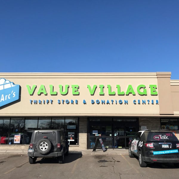Das Foto wurde bei Arc&#39;s Value Village von Business o. am 9/19/2019 aufgenommen