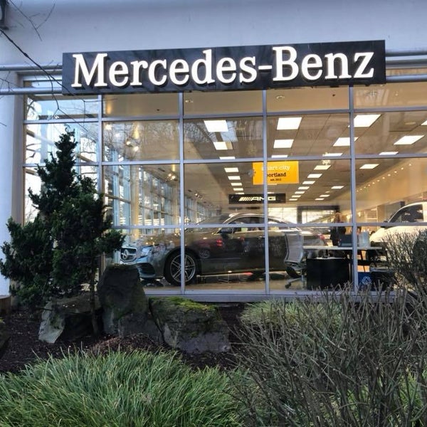 Foto scattata a Mercedes-Benz of Portland da Business o. il 3/24/2020