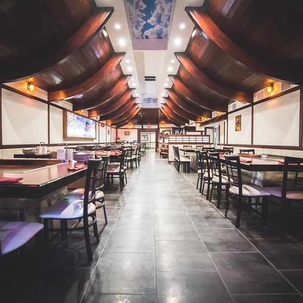 Photo prise au Osaka Japanese Steakhouse &amp; Sushi Bar par Business o. le4/22/2020