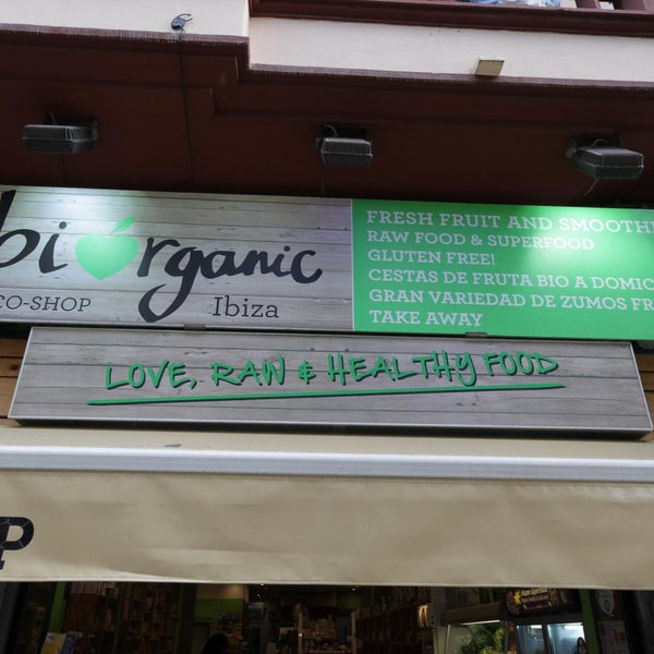 Foto tirada no(a) Biorganic Ibiza por Business o. em 6/16/2020