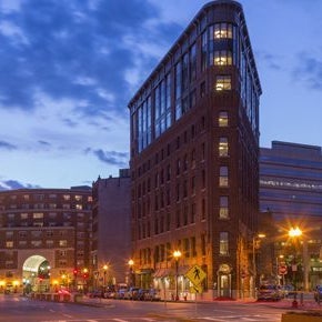 Foto tirada no(a) The Boxer Boston Hotel por Business o. em 5/16/2020