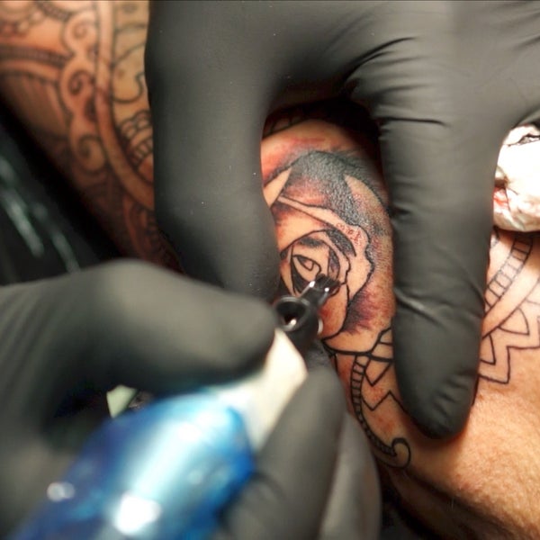 La Tortura Tattoo Und Piercing Studio Tattoo Parlor