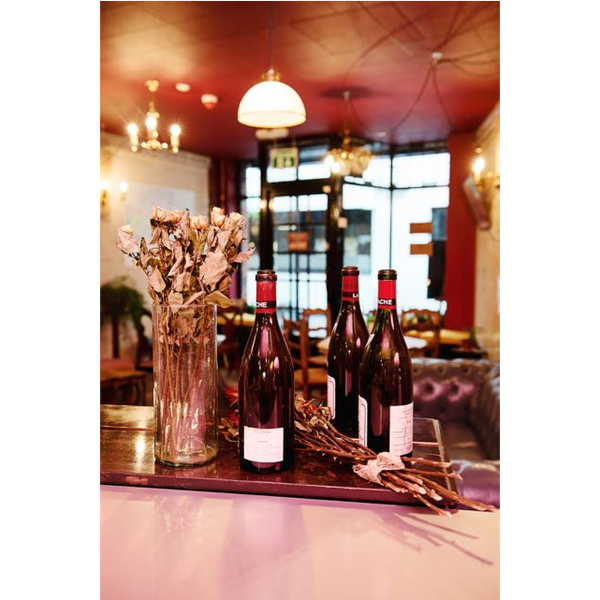Foto diambil di Cellar Magneval Wine Bar &amp; Caveau oleh Business o. pada 8/22/2017
