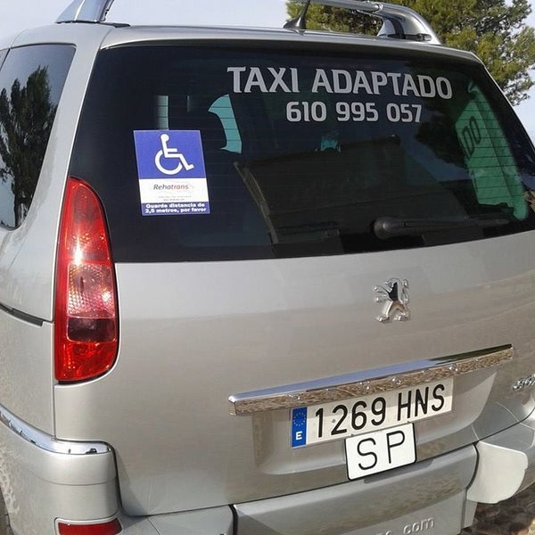 รูปภาพถ่ายที่ Taxi en Lucena โดย Business o. เมื่อ 2/16/2020