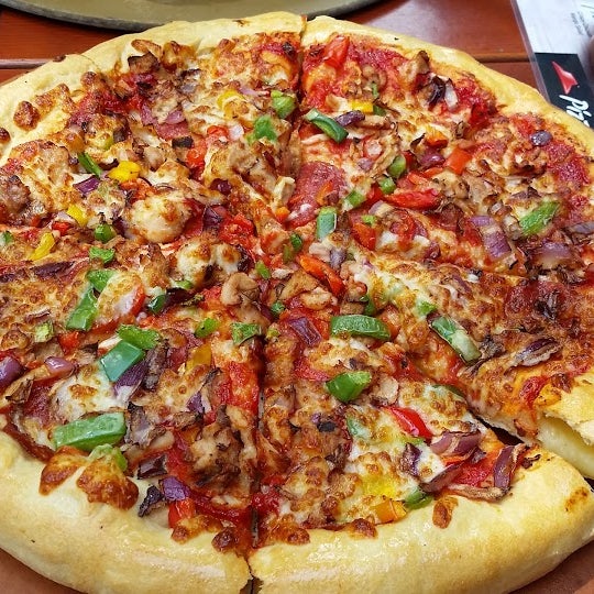 Photo taken at Pizza Hut by Business o. on 10/22/2019