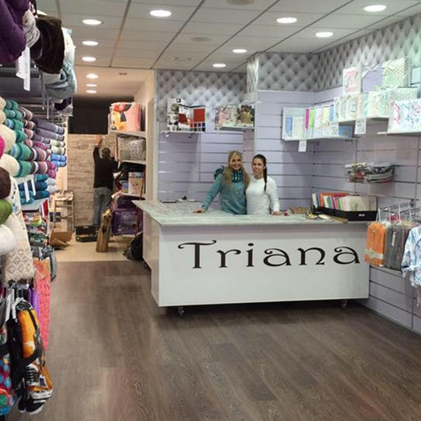 รูปภาพถ่ายที่ Triana Tejidos y Decoración โดย Business o. เมื่อ 6/19/2020