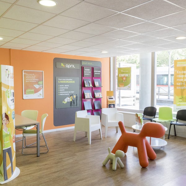 Photos At April Mon Assurance Fort De France Financial Or Legal Service