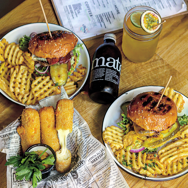 Foto diambil di makamaka Burger, Bar &amp; Grill oleh Business o. pada 5/7/2020