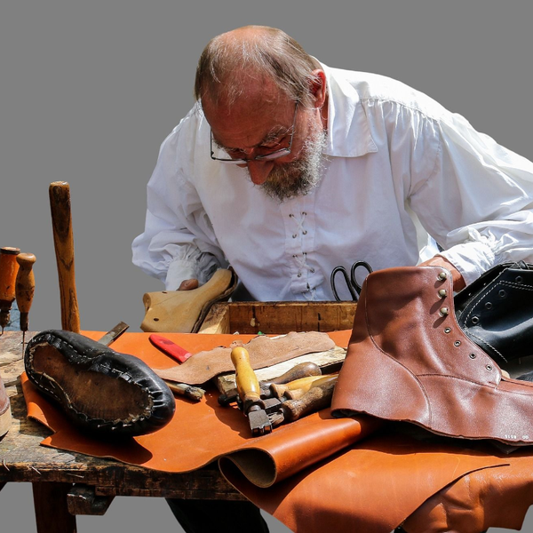 сапожник. сапожник профессия. фон для ремонтной обувь. сапожник фото. ремонт обуви необходимые инструменты.