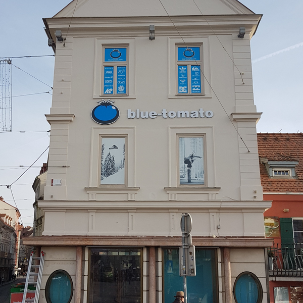 Foto diambil di Blue Tomato Shop Graz oleh Business o. pada 5/9/2018