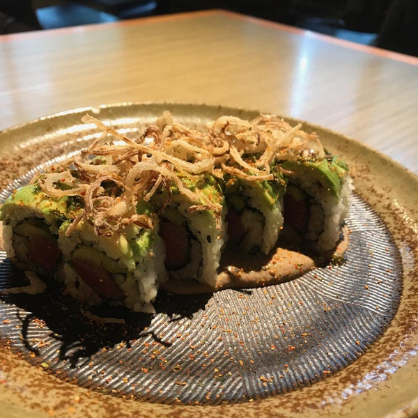 Foto tomada en Dragonfly Sushi &amp; Sake Co  por Business o. el 10/28/2019