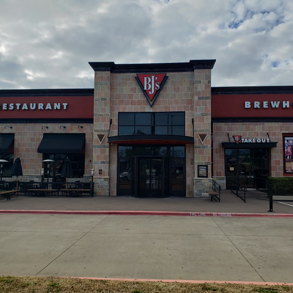 รูปภาพถ่ายที่ BJ&#39;s Restaurant &amp; Brewhouse โดย Business o. เมื่อ 10/18/2019