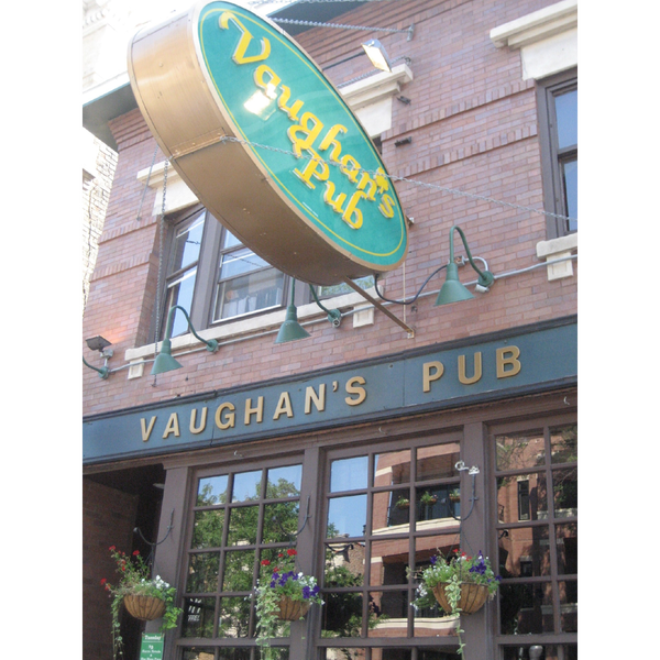 Foto diambil di Vaughan&#39;s Pub oleh Business o. pada 8/20/2017