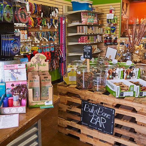 Dirty Dogs Carmel Valley'de Evcil Hayvan Mağazası