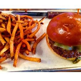 Foto diambil di Shady&#39;s Burgers &amp; Brewhaha oleh Business o. pada 4/10/2020