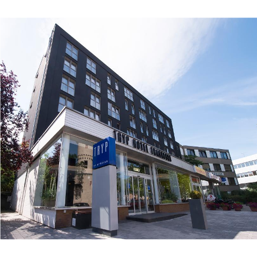 Photo taken at TRYP by Wyndham Frankfurt by Business o. on 4/10/2017