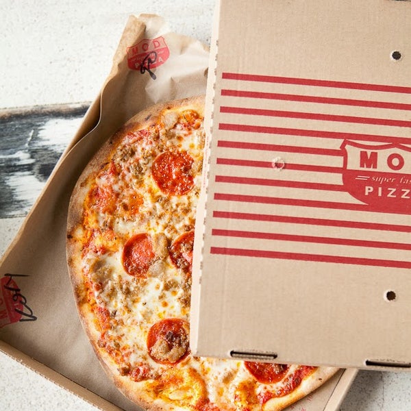 Foto tirada no(a) Mod Pizza por Business o. em 7/23/2019