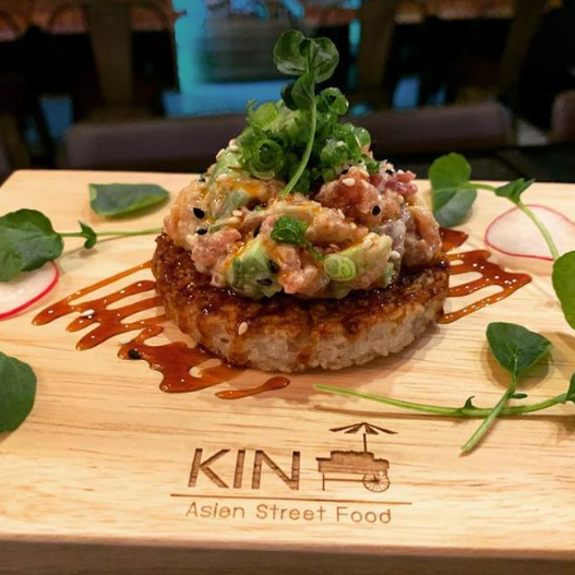 Photo prise au Kin Asian Street Food par Business o. le9/30/2019