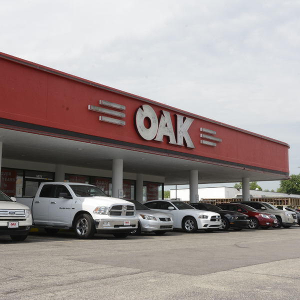 Foto diambil di Oak Motors oleh Business o. pada 7/23/2019