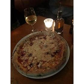 Foto scattata a Cecconi’s Pizza Bar da Business o. il 4/22/2020