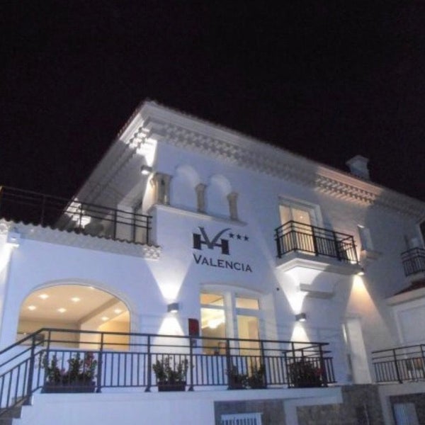 รูปภาพถ่ายที่ Hôtel Valencia โดย Business o. เมื่อ 5/24/2020