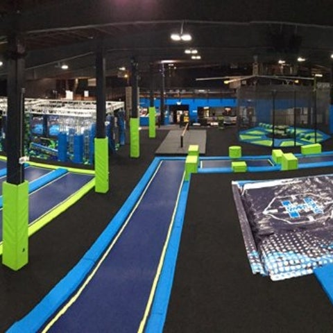 Foto scattata a Fly High Trampoline Park Boise da Business o. il 12/17/2018