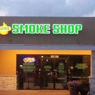 รูปภาพถ่ายที่ Burn Smoke Shop โดย Business o. เมื่อ 3/11/2020