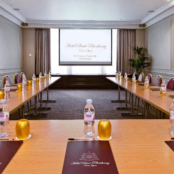 Foto scattata a Hôtel Saint Petersbourg da Business o. il 6/5/2020