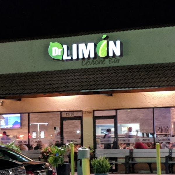 Снимок сделан в Dr. Limon Ceviche Bar - Miami Lakes пользователем Business o. 10/1/2019