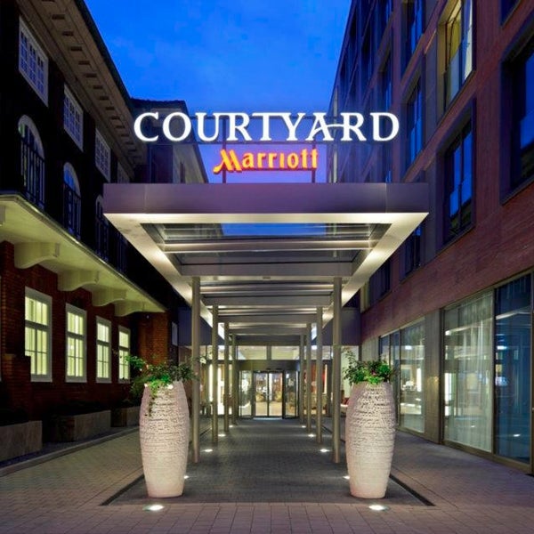 Photo taken at Courtyard by Marriott Bremen by Business o. on 3/24/2020