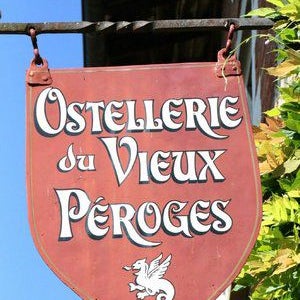 Foto tirada no(a) Hostellerie Du Vieux Perouges por Business o. em 3/7/2020