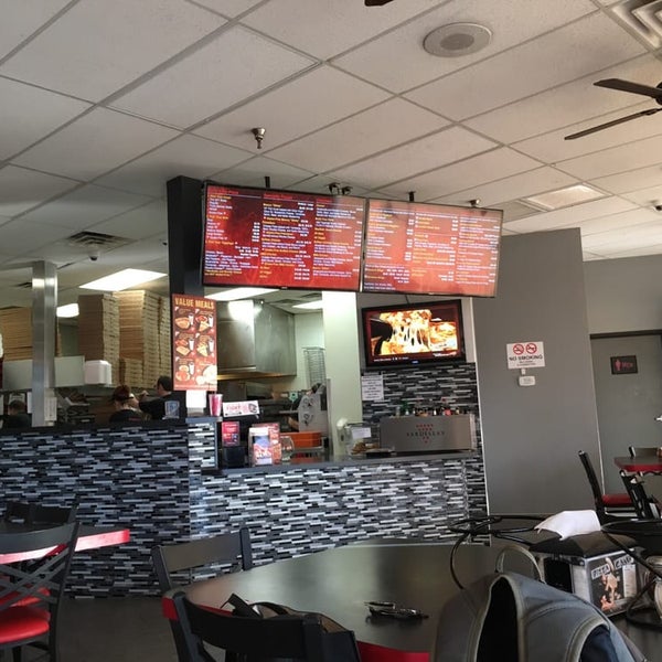 Photo taken at Sardella&#39;s Pizza &amp; Wings by Business o. on 4/22/2020