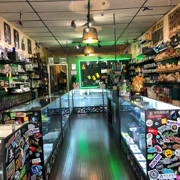 Photo prise au Heights Head Smoke Shop par Business o. le2/17/2020