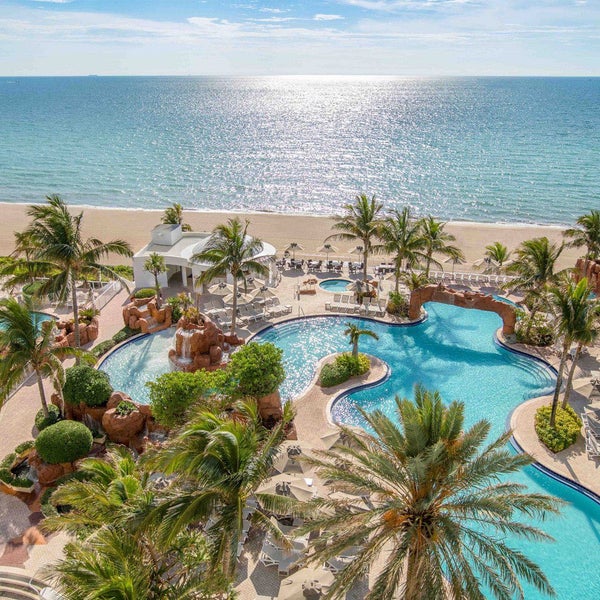 Foto diambil di Trump International Beach Resort oleh Business o. pada 10/8/2019