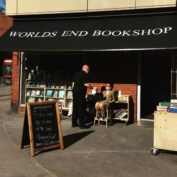 Снимок сделан в World&#39;s End Bookstore пользователем Business o. 1/22/2019