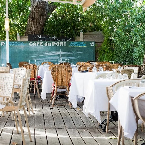 รูปภาพถ่ายที่ Le café du Port โดย Business o. เมื่อ 3/5/2020