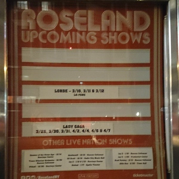 Das Foto wurde bei Broadway Bares 23: United Strips of America at Roseland Ballroom von Dondi H. am 2/27/2014 aufgenommen