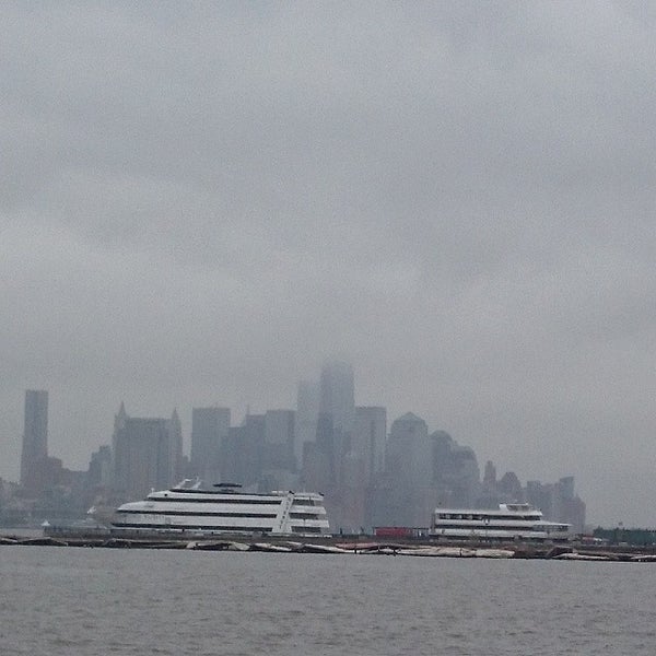 Foto tirada no(a) New York Yacht Club por Dondi H. em 5/14/2014