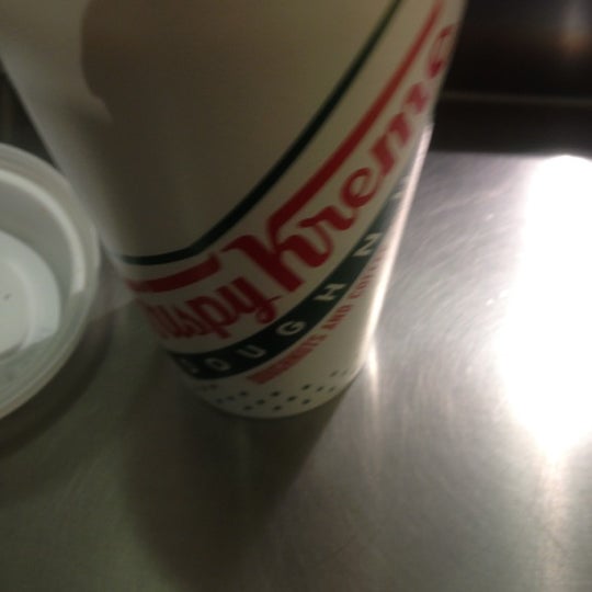 Das Foto wurde bei Krispy Kreme Doughnuts von Jon M. am 11/27/2012 aufgenommen
