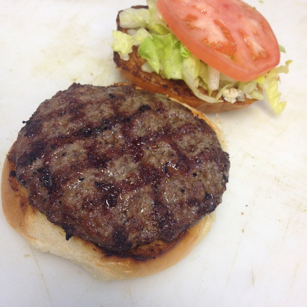Снимок сделан в Burger Zone пользователем Burger Zone 2/11/2014