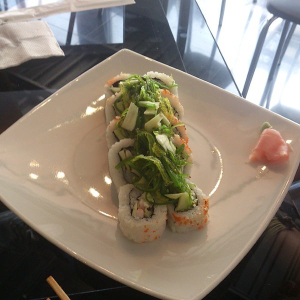 Das Foto wurde bei Sushi-Go von Jonathan E. am 10/19/2013 aufgenommen