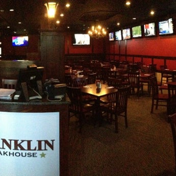 Foto scattata a Franklin Steakhouse &amp; Tavern da Oscar B. il 12/19/2012