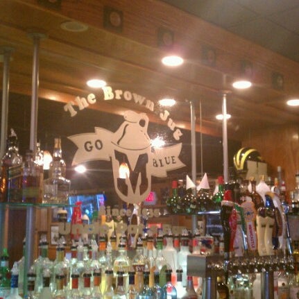 Foto scattata a Brown Jug Restaurant da Ryan L. il 11/16/2012