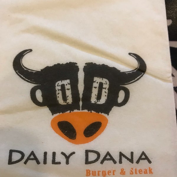 Photo taken at Daily Dana Burger &amp; Steak Fenerbahçe by Engin Y. on 5/19/2019