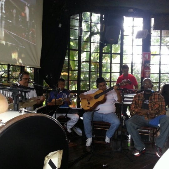 รูปภาพถ่ายที่ Bar Camará โดย Carolina D. เมื่อ 1/13/2013