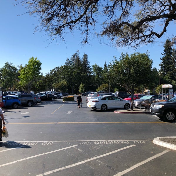 Safeway Grocery Store in Menlo Park