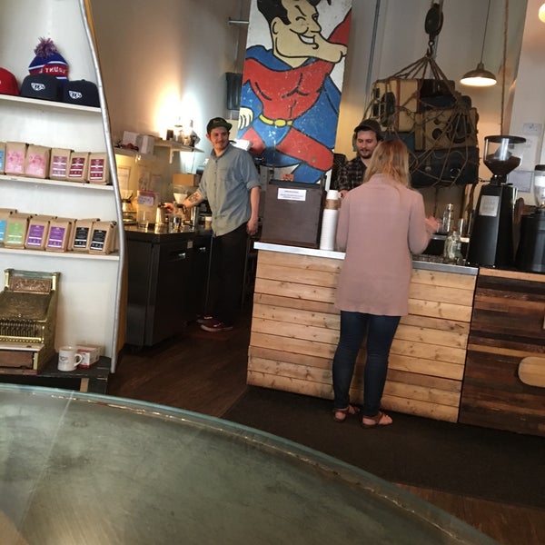4/21/2017 tarihinde Michael P.ziyaretçi tarafından Bow Truss Coffee'de çekilen fotoğraf