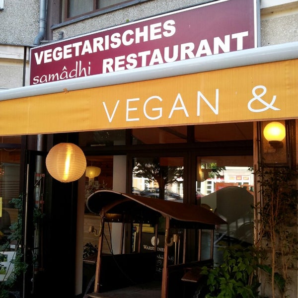 รูปภาพถ่ายที่ Samadhi Vegetarisches Restaurant โดย Jüri เมื่อ 7/30/2013