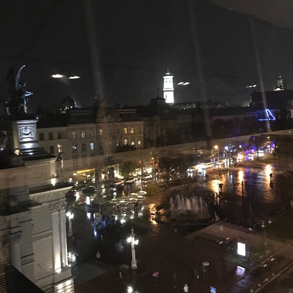 รูปภาพถ่ายที่ Panorama Restaurant โดย Kemal เมื่อ 10/5/2019