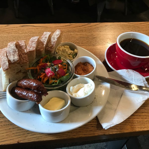 Foto diambil di Wesoła Cafe oleh Kemal pada 10/4/2019